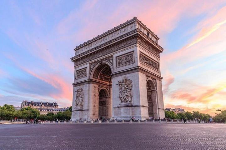 Renove Avec Balcon Pres Des Champs-elysees